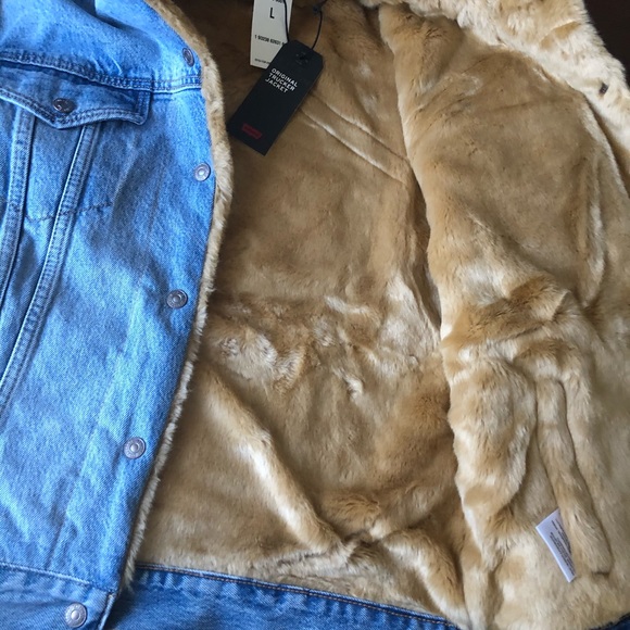 Levis Reversible Faux Fur Denim Dad Trucker Jacket - Picture 5 of 10